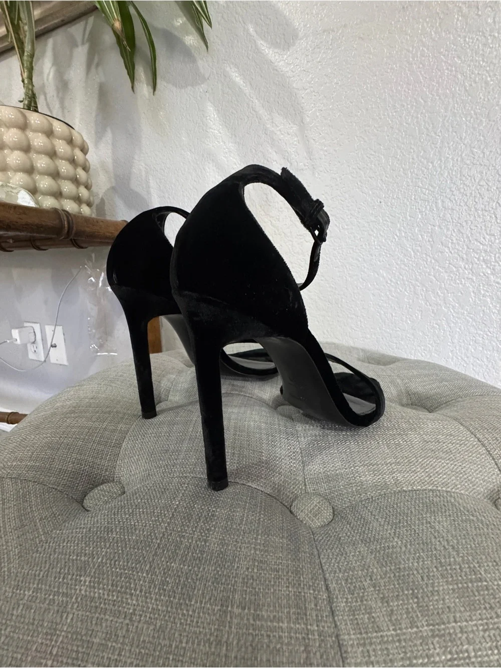 Saint Laurent Amber Black velvet strap ankle strap heels - Picture 13 of 15